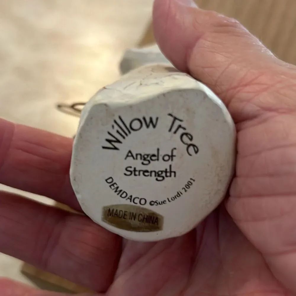 Willow Tree STRENGTH Angel - Picture 3 of 4